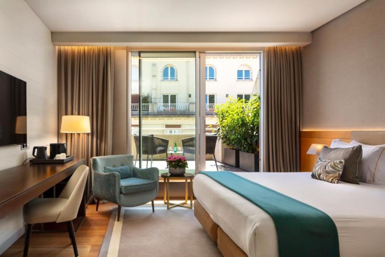 Habitación deluxe con terraza exterior y vistas al edificio en The Artist Grand Hotel of Art