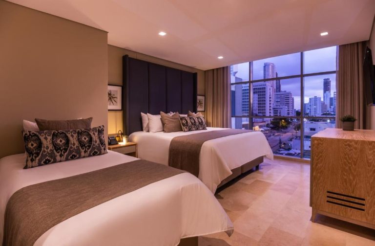 Habitación doble de lujo con vista panorámica a la ciudad en el Oz Hotel Luxury