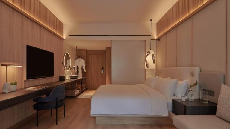 Habitación deluxe con cama king size y diseño moderno en el Hotel Amara Singapore