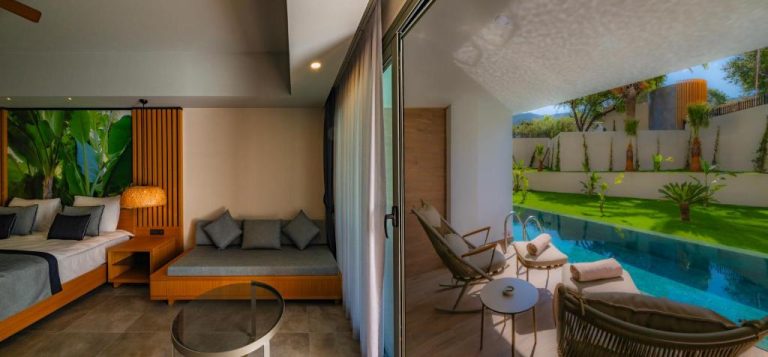 Villa con piscina privada y terraza en Samara Hotel Bodrum Ultra All Inclusive