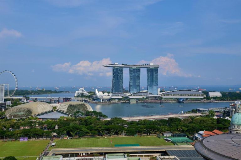 Vista panorámica de Marina Bay Sands y la bahía desde el Wyndham Singapore Hotel