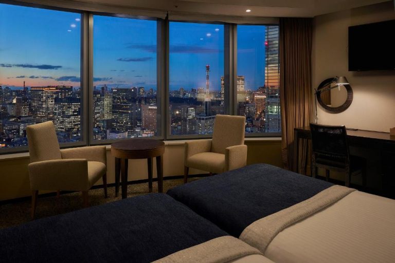 Habitación doble con vistas panorámicas nocturnas de Tokio en el Park Hotel Tokyo