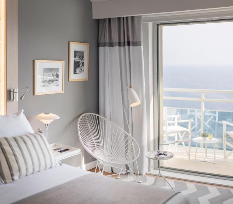 Habitación elegante con balcón y vistas al mar Adriático en el Hotel Bellevue Dubrovnik