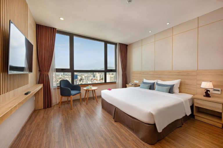 Habitación doble de lujo con cama king y vistas panorámicas a la ciudad en G8 Luxury Hotel Da Nang
