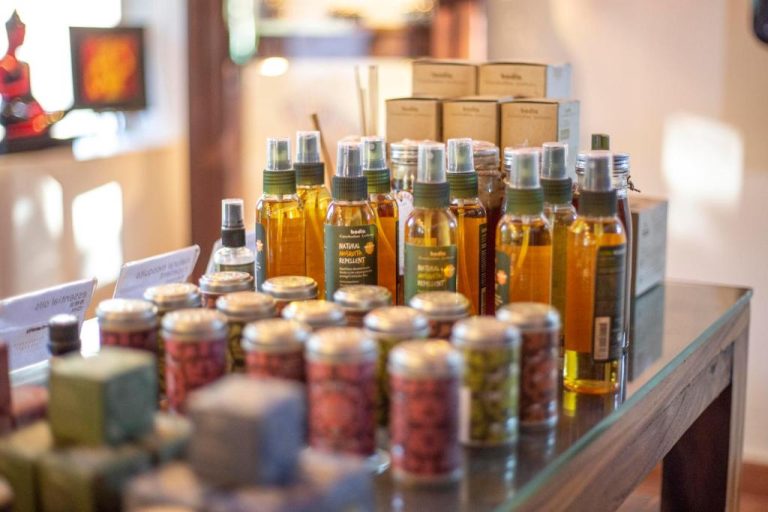 Tienda de productos naturales y repelentes de mosquitos en el hotel The Pavilion