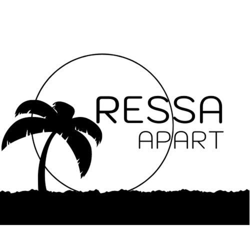 Logo oficial de Ressa Apart con silueta de palmera tropical y diseño minimalista en blanco y negro