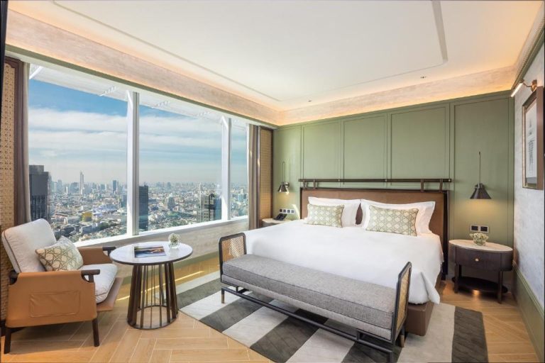 Habitación deluxe con cama king y vistas panorámicas a Bangkok en el Eastin Grand Hotel Phayathai