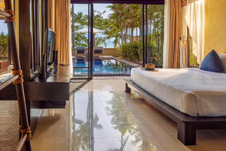 Habitación con acceso directo a piscina privada y vistas al mar en TUI BLUE The Passage Samui