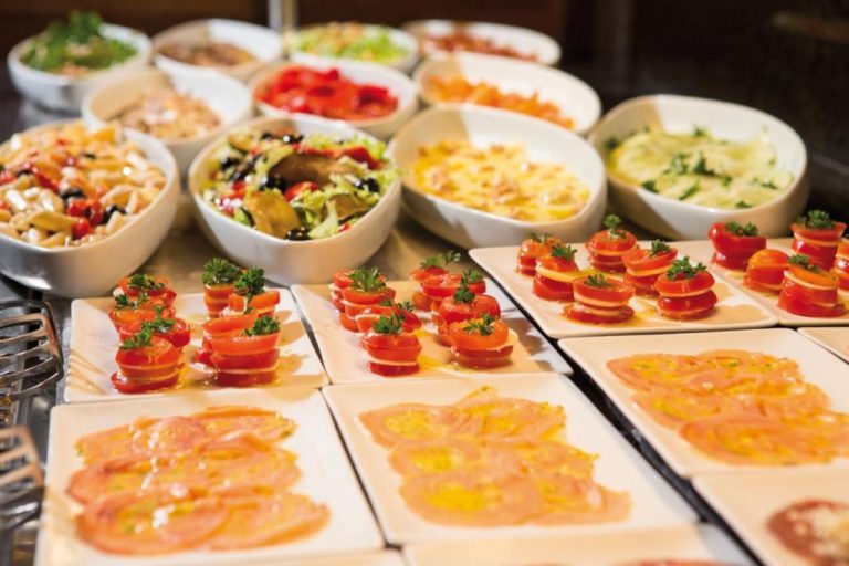 Amplio buffet de ensaladas y entrantes frescos en el hotel Riu Montego Bay Adults Only All Inclusive