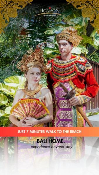 Pareja con trajes tradicionales balineses en el Hotel Metland Seva Seminyak, a 7 minutos de la playa