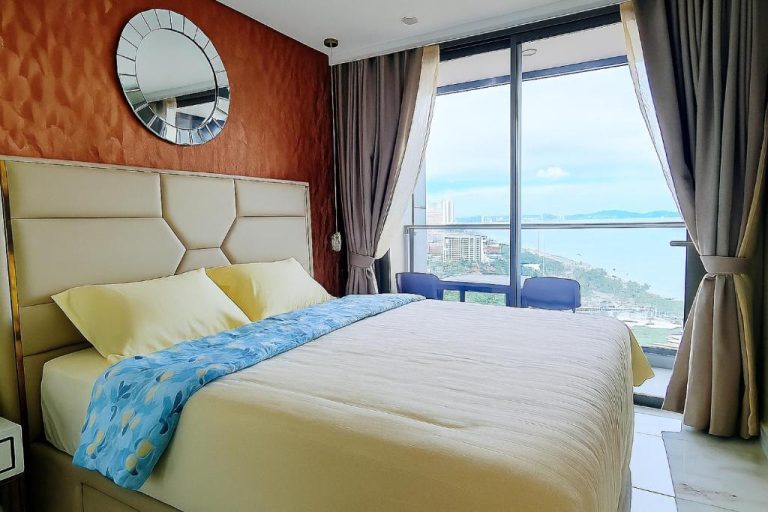 Habitación doble con cama king y espectacular vista al mar en Copacabana Jomtien Pattaya