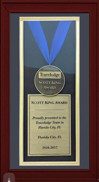 Premio Scott King Award 2016-2017 otorgado al equipo del Travelodge Florida City por Wyndham Hotels