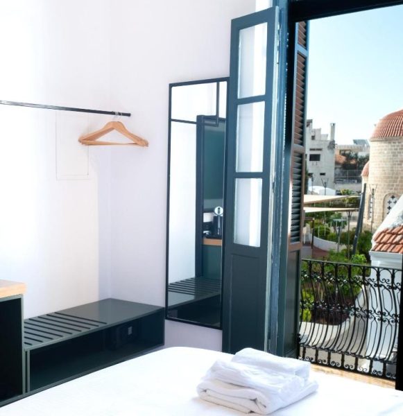 Habitación con balcón y vistas al casco antiguo en Kentrikon 1924 Boutique Hotel Old Town