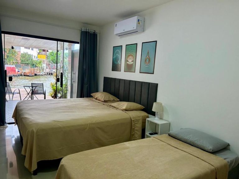 Habitación doble con aire acondicionado y vista al río en Pousada Ilha da Fantasia con passeio de lancha