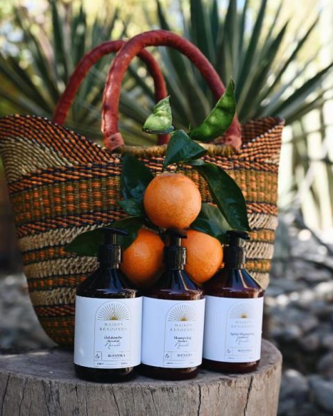 Productos de baño ecológicos Botanika de Maison Kenoosha Boutique Hotel & Spa con naranjas frescas y cesta artesanal