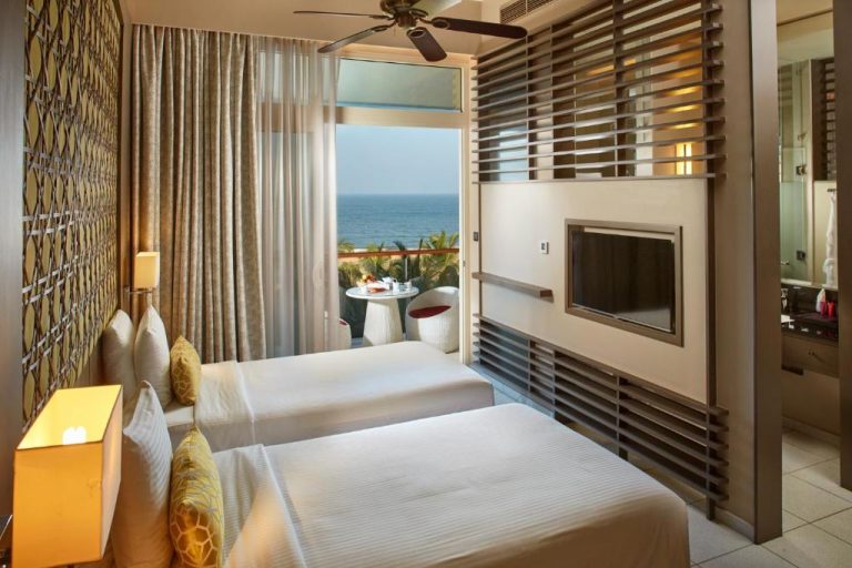 Habitación twin con vistas al mar y balcón en el hotel Sentido Heritance Negombo, Sri Lanka