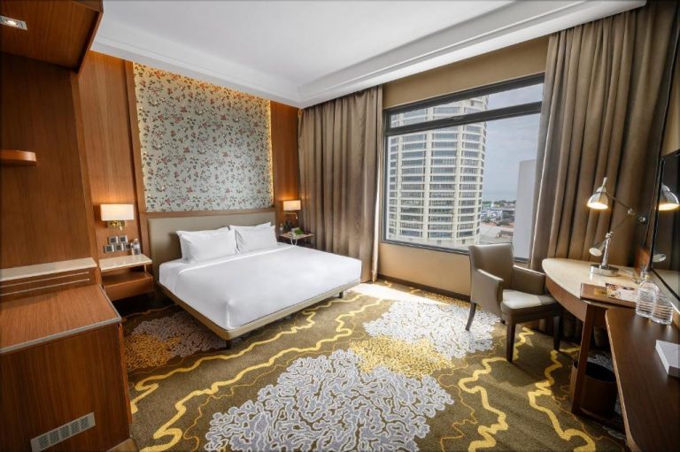 Habitación deluxe con cama king y vistas a la ciudad en el St Giles Wembley Penang