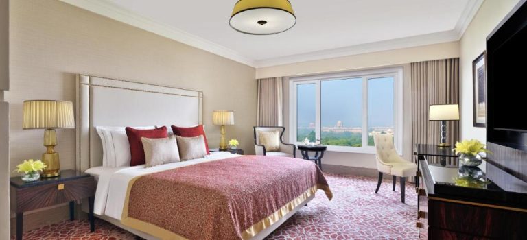 Habitación deluxe con cama king size y vistas al Rashtrapati Bhavan en el Taj Mahal New Delhi