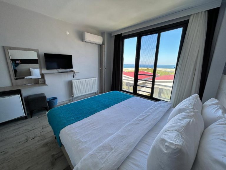 Habitación doble con cama king y vistas al mar en Yalıköy Deniz Otel Istanbul