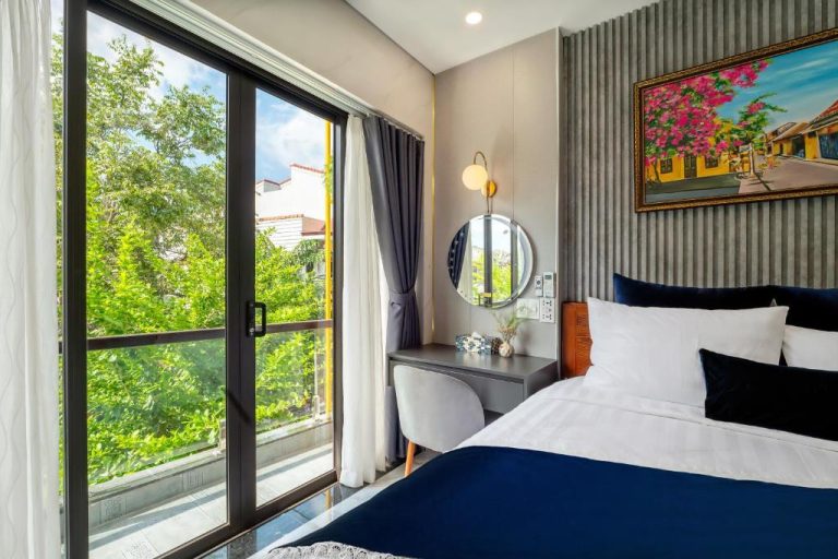 Habitación doble con cama king y vistas al jardín en Hannah House Hoi An, Vietnam