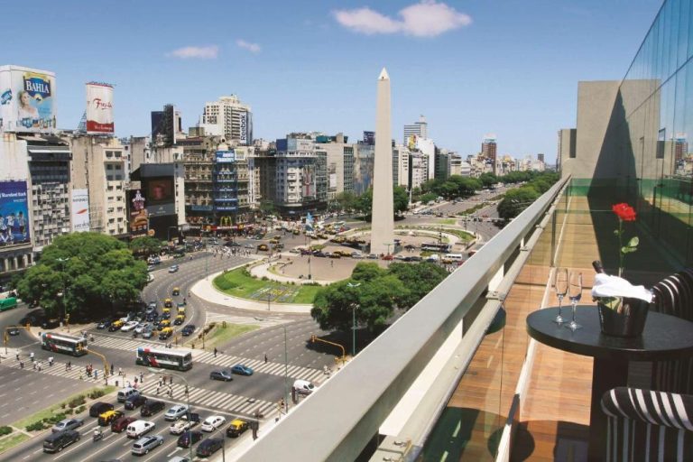 Vista panorámica del Obelisco de Buenos Aires desde la terraza del NH Buenos Aires Tango Hotel
