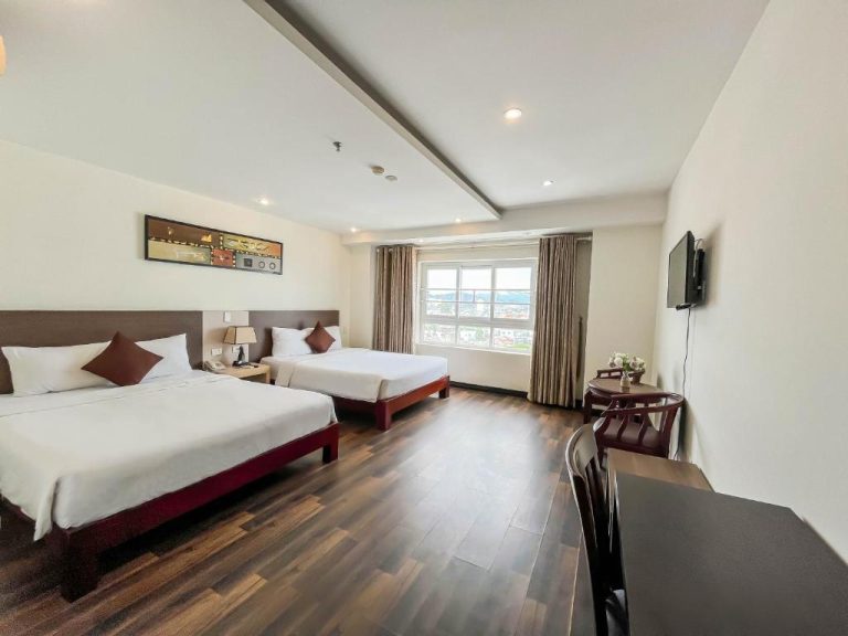 Habitación twin deluxe con dos camas y vista a la ciudad en Quoc Cuong Hotel Danang by Haviland