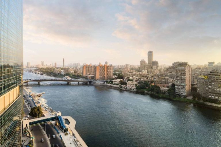 Vistas panorámicas del río Nilo y skyline de El Cairo desde el hotel The St. Regis Cairo