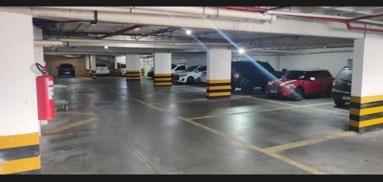 Estacionamiento cubierto con vigilancia del Flat Vista Mar en Ponta Negra, Natal
