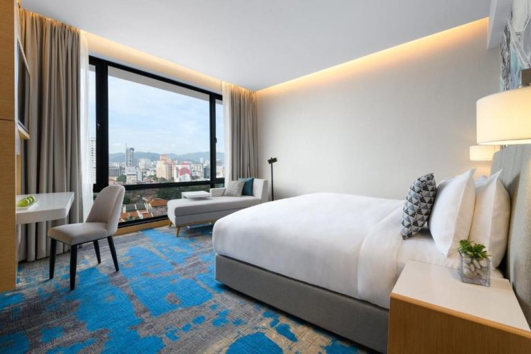 Habitación doble con cama king y vistas panorámicas a la ciudad en OZO George Town Penang