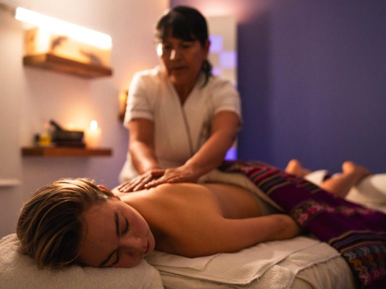 Tratamiento de masaje relajante en el spa del Casa Cartagena Boutique Hotel & Spa en Cusco