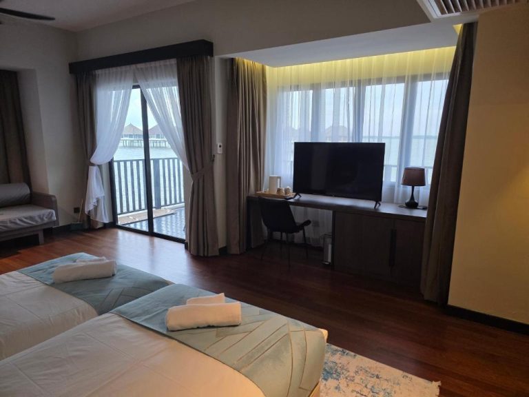 Habitación deluxe con camas dobles y vista al mar en Golden Palm Tree Suite Sepang, Malasia