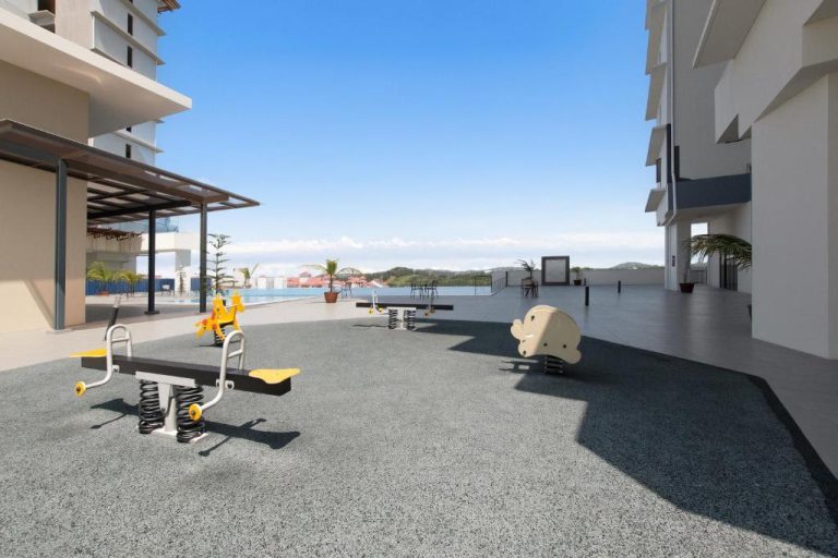 Zona de juegos infantil con columpios y balancines en Residensi by Avery cerca del aeropuerto de Kuala Lumpur