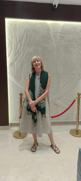 Elegante vestíbulo del The Western Grand Luxury Hotel cerca de Connaught Place y New Delhi Station