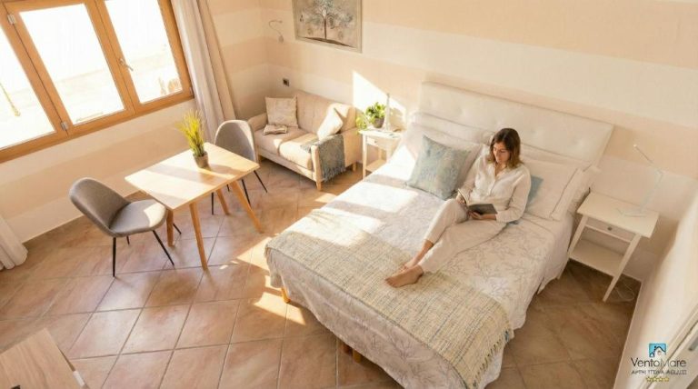 Habitación luminosa con cama doble y zona de estar en Sea Wind Apartments & Suites
