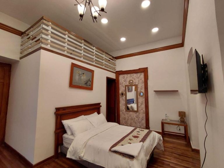 Habitación doble clásica con cama matrimonial y TV en Rossa Mia Hotel Boutique