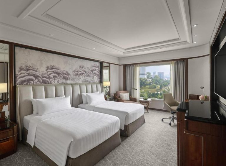 Habitación twin de lujo con vistas al jardín y ciudad en el Shangri-La Kuala Lumpur