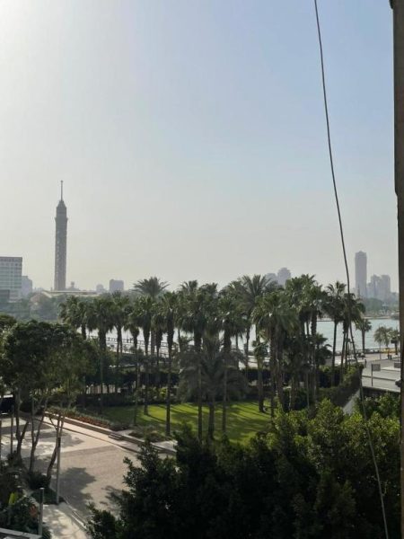 Vista panorámica del río Nilo y la Torre de El Cairo desde el Garden Hotel El Tahrir Downtown