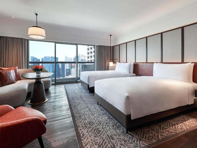 Habitación doble de lujo con vistas al skyline de Singapur en el Fairmont Singapore