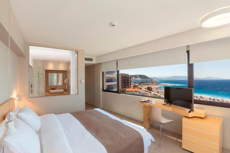 Habitación doble con vistas al mar y playa en Cactus Hotel Adults Only 21 plus en Mallorca