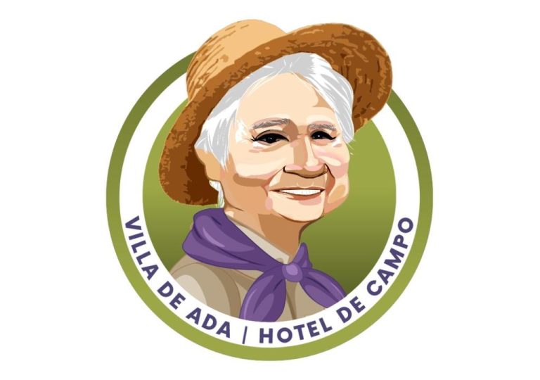 Logo del Hotel de Campo Villa de Ada con ilustración de mujer campestre con sombrero y pañuelo morado