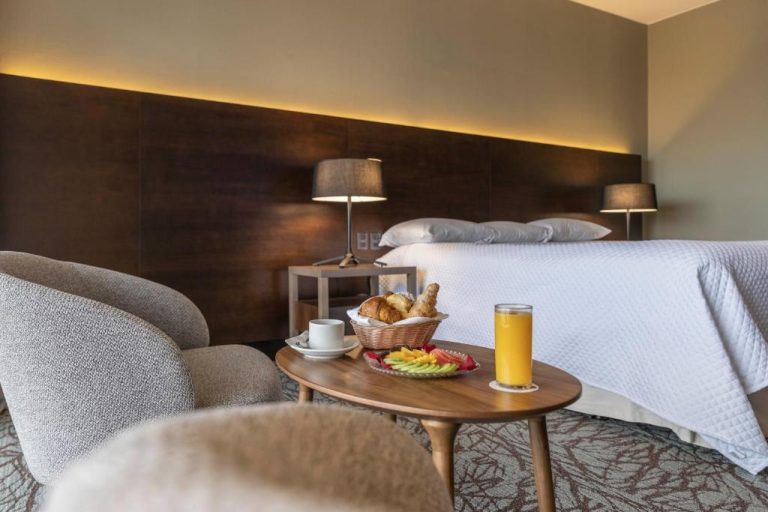 Habitación superior con desayuno continental en el hotel Enjoy Punta del Este, Uruguay