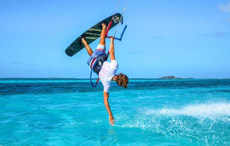 Kitesurf acrobático sobre la laguna turquesa del C Rodrigues Mourouk en la Isla Rodrigues