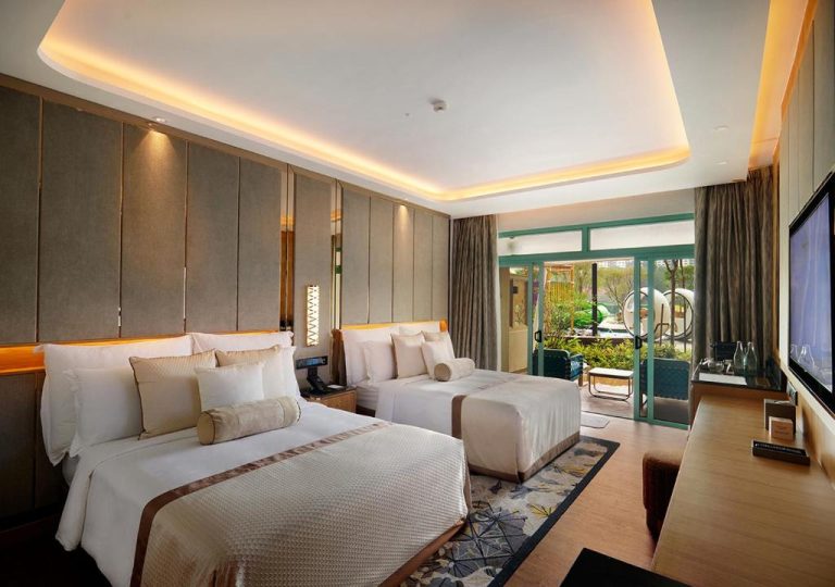 Habitación doble de lujo con terraza y jardín exterior en Sunway Resort Hotel