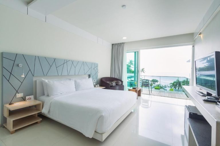 Habitación deluxe con cama doble y balcón con vistas al mar en KC Beach Hotel Samui