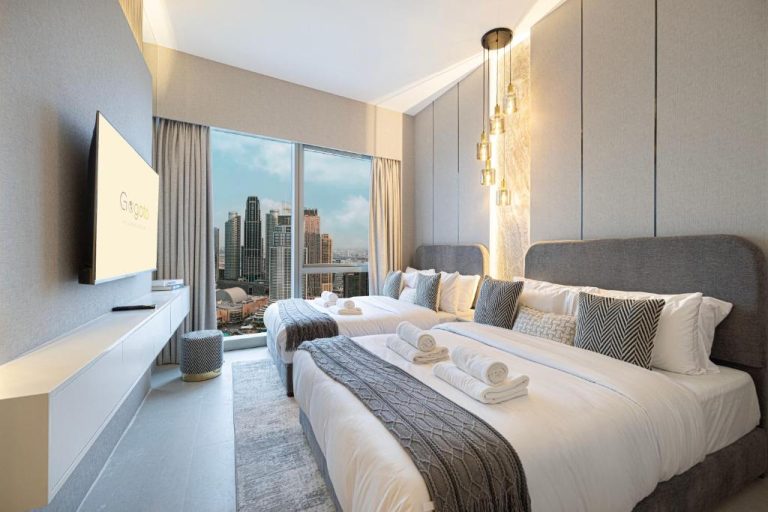 Habitación doble de lujo con vistas al skyline de Dubái en Gogoto Ultra LUX Burj View
