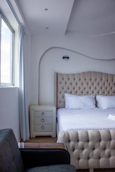 Habitación doble con elegante cabecero tapizado del Hotel Gran Real Punta Cana