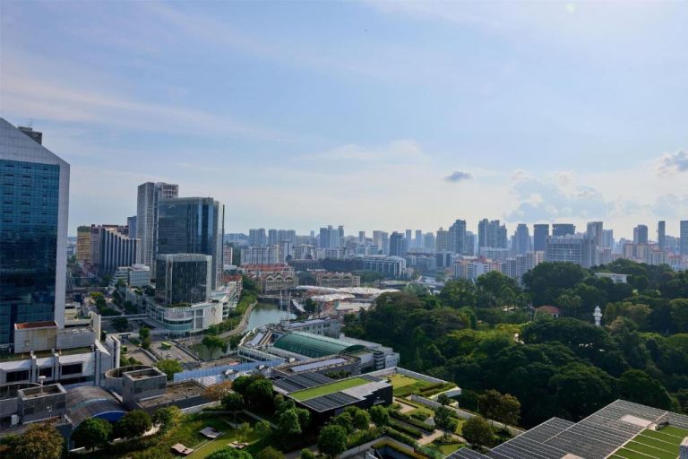 Vistas panorámicas de Singapur desde el Wyndham Singapore Hotel con el río y el skyline de la ciudad