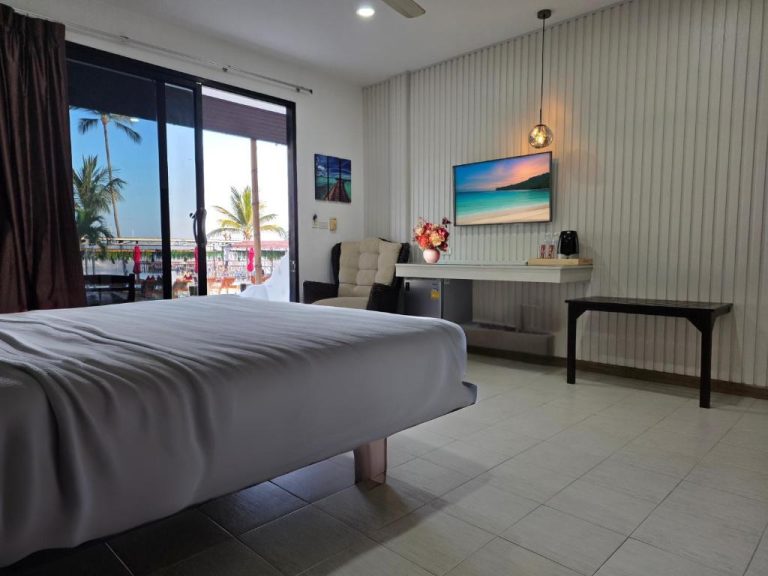 Habitación doble con cama king y vista panorámica a la playa en Samui Pier Beach Front Resort