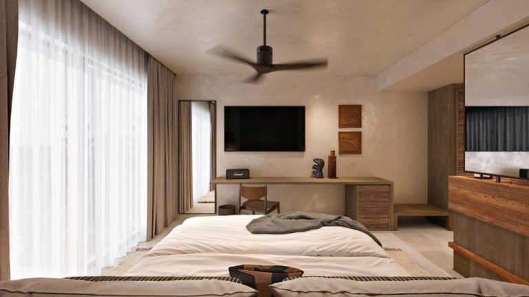 Habitación doble con ventanal luminoso y ventilador de techo en Nalu Resort & SPA Adults Only