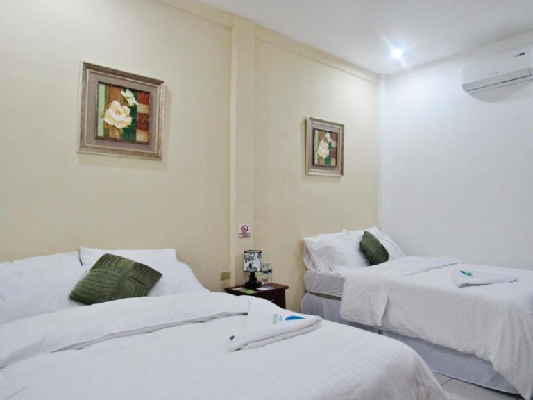Habitación doble twin con camas individuales y aire acondicionado en Hotel Palmeras de Elim